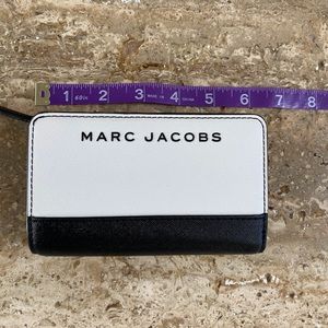 Marc Jacob 6” blk & white Saffiano Leather wallet